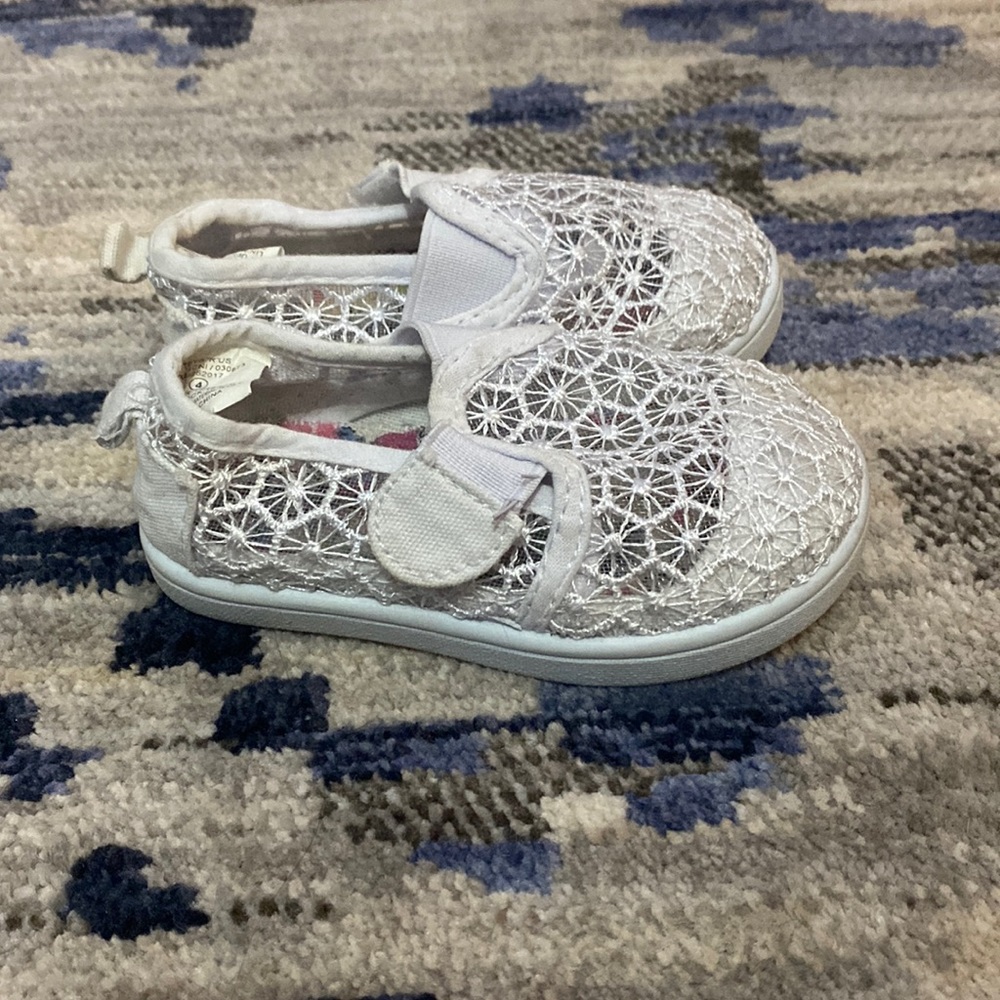 Koala Kids White Slip on Sneakers Size 4